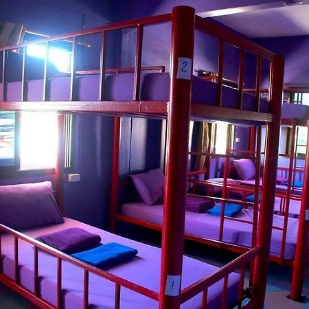 Above & Beyond Hostel バーン・タイ エクステリア 写真